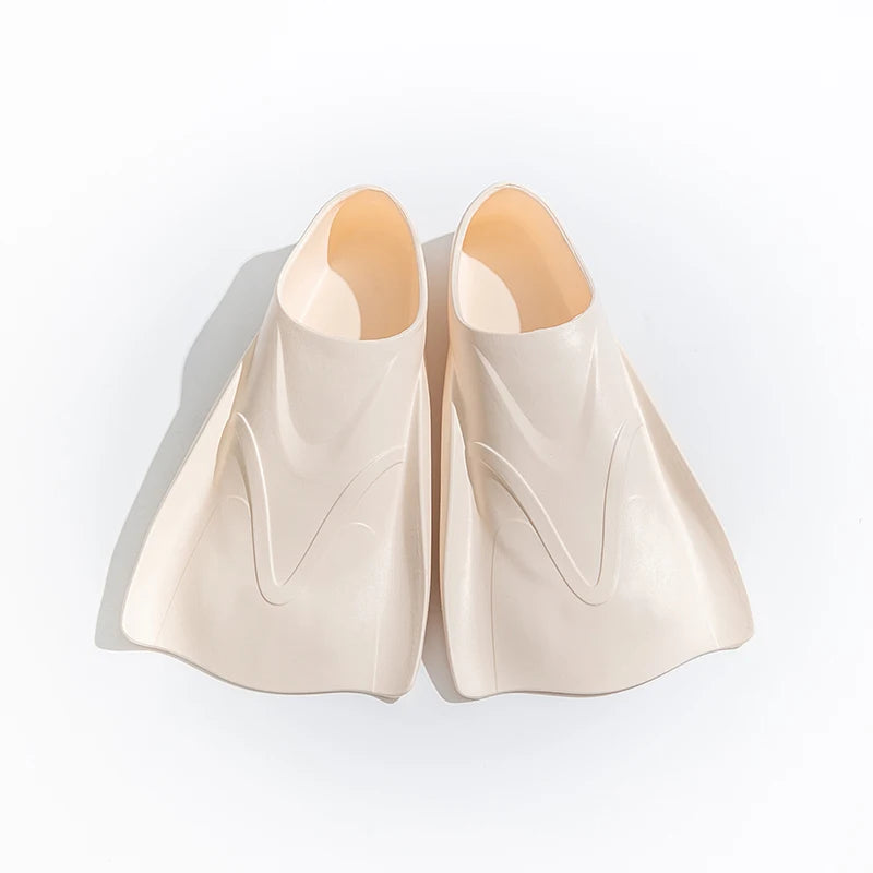 Swimming training with fins