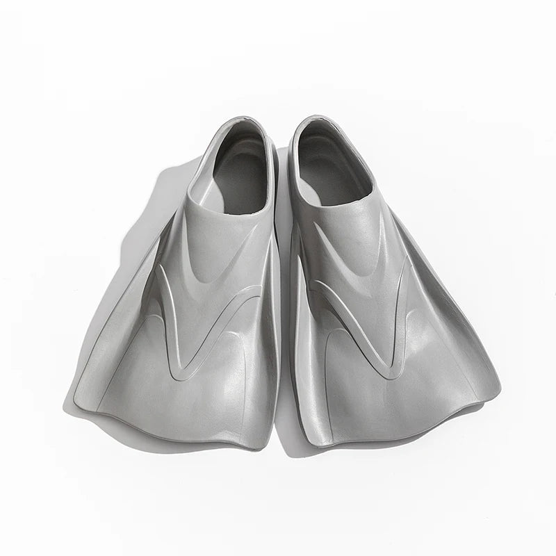 Swimming training with fins